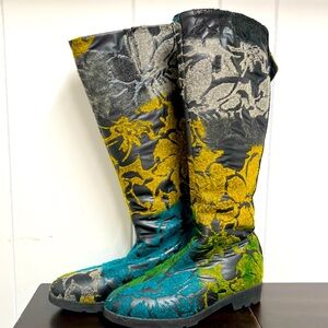 Multi-colored Papucei boots with zippers up the back. Size 40, 9-9.5 US